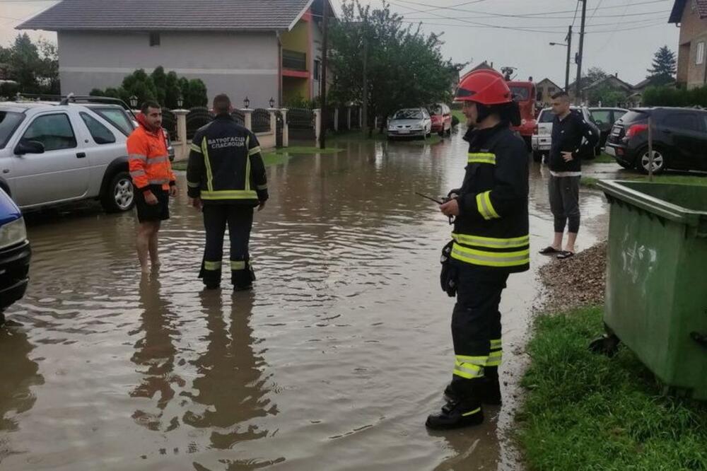MUP OBJAVIO NAJNOVIJE PODATKE O POPLAVAMA U SRBIJI: Od ponoći evakusiano ukupno 217 osoba