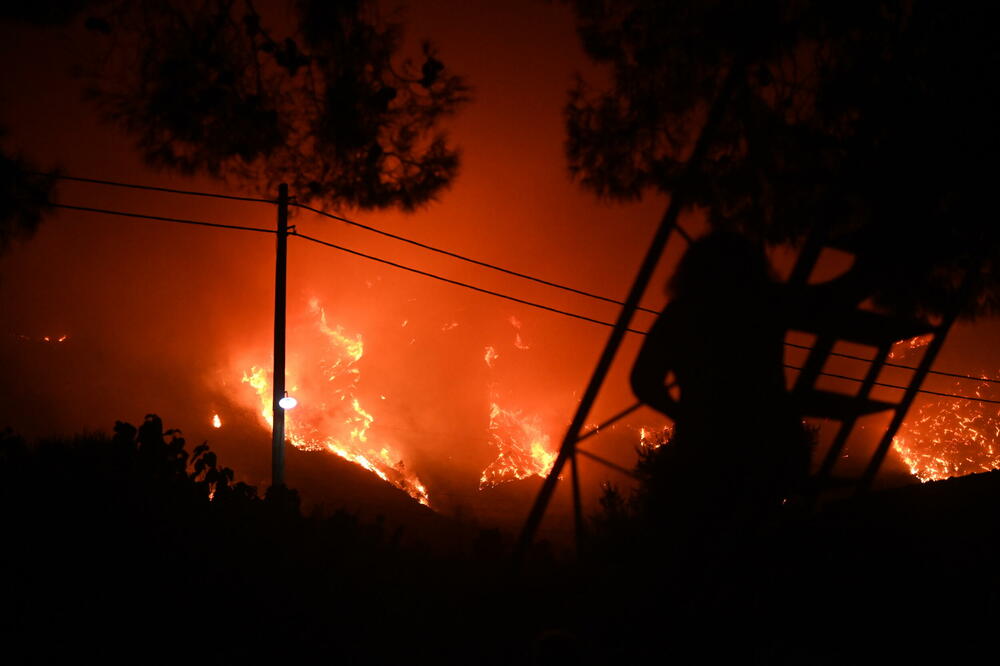 NIJE SAMO GRČKA U PLAMENU, I OVU ZEMLJU RAZARA VATRENA STIHIJA: Evakuisano 1.500 ljudi zbog požara, ima POGINULIH