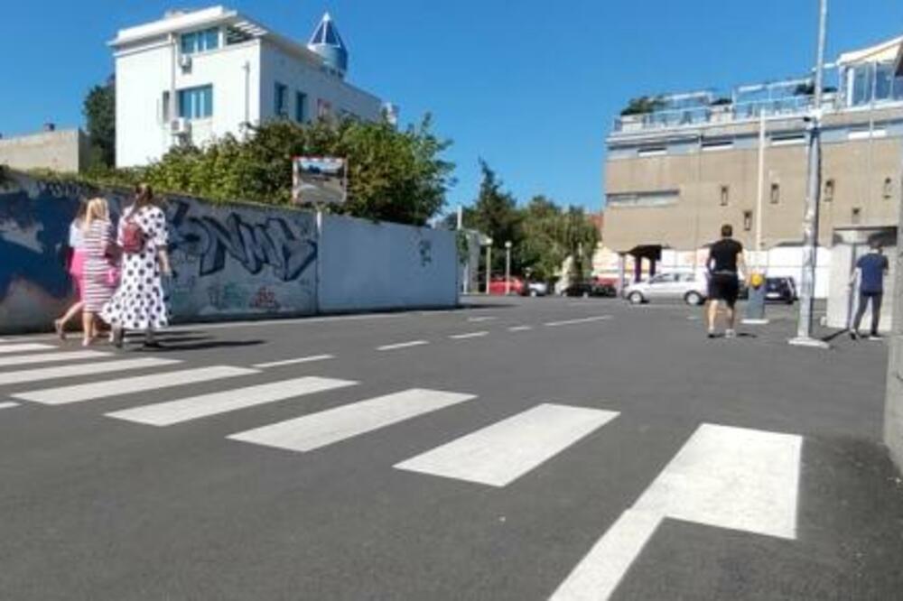 NAJMISTERIOZNIJI PEŠAČKI PRELAZ U ZEMUNU O KOJEM SVI PRIČAJU! Pešaci kad pređu ulicu BUKVALNO NEMAJU GDE! (FOTO)