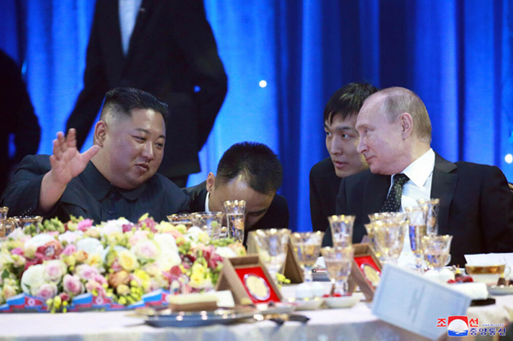 Kim Džong Un i Vladimir Putin 