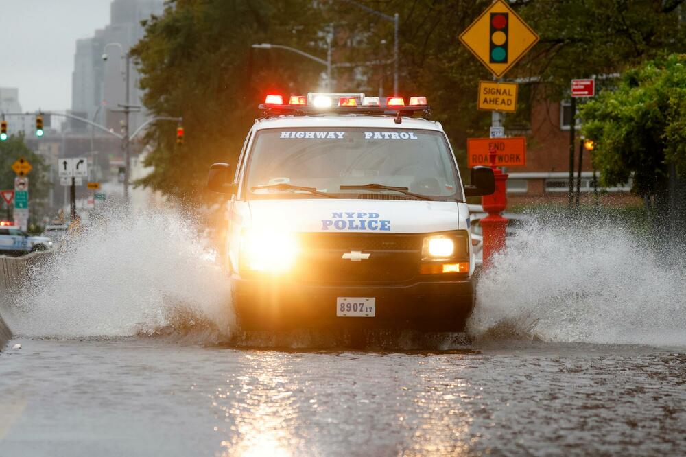 POTOP U NJUJORKU: Poplavljene ulice, proglašeno vanredno stanje