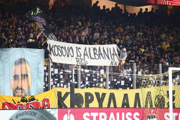 "SRAMOTA, PREDUZEĆEMO DRASTIČNE MERE!" Oglasili se navijači AEK-a zbog transparenta "Kosovo je Albanija" (FOTO)