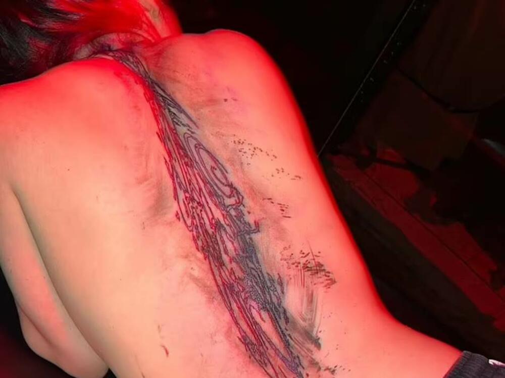 Bili Ajliš pokazala novu tetovažu
