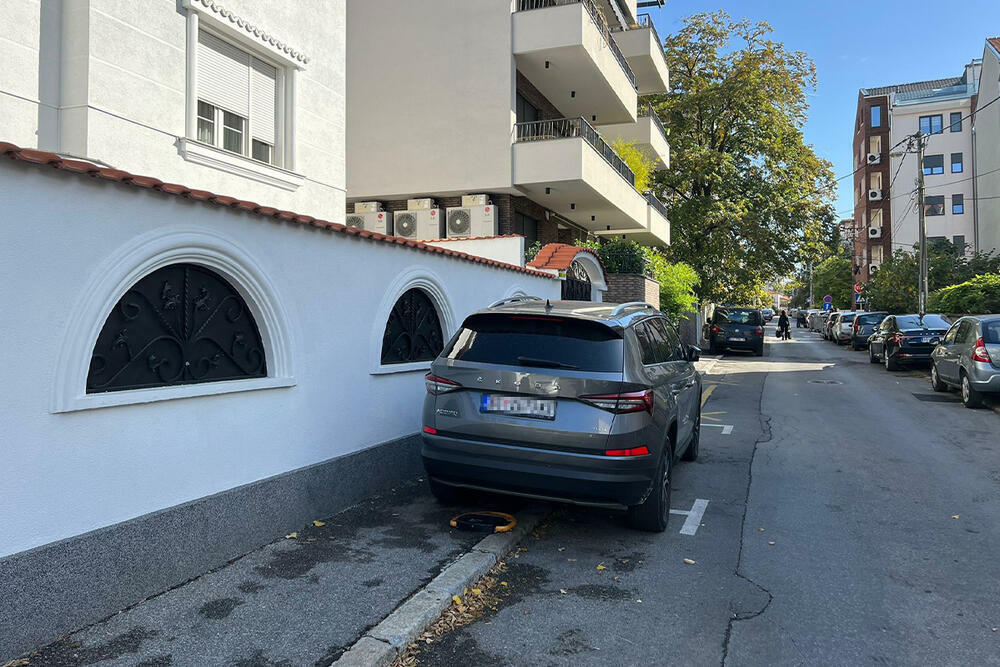 Mile Kitić uzurpirao parking