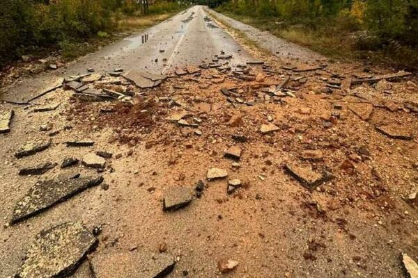 SNAŽNO NEVREME POGODILO BOSNU I HERCEGOVINU: Raznet asfalt usled UDARA GROMA kao da je od stakla! (FOTO)