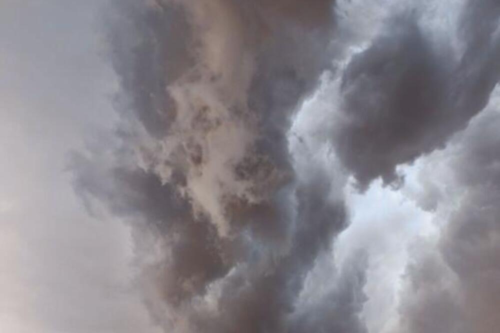 ŠTA JE OVO!? Prizor na nebu iznad Vojvodine UPLAŠIO LJUDE, kao da se sprema "ARMAGEDON" (FOTO)
