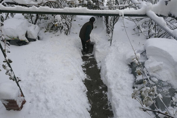 UKINUTA VANREDNA SITUACIJA U NOVOJ VAROŠI: Meštani bili zavejani snegom i BEZ STRUJE