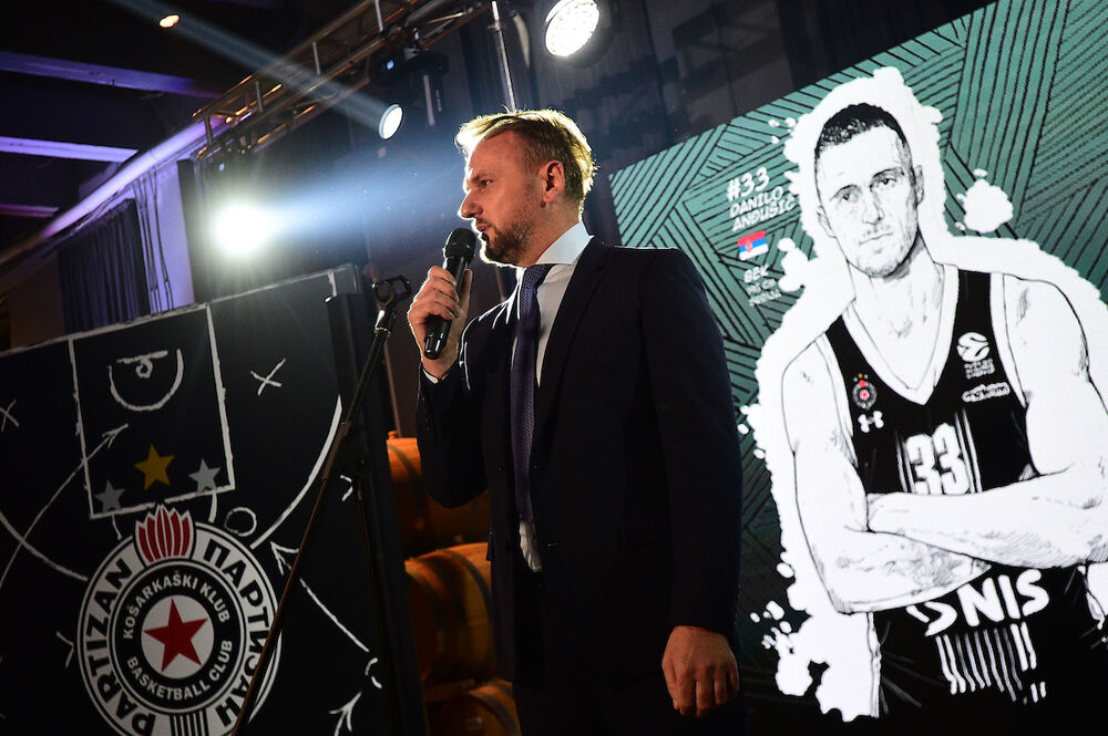 Ostoja Mijailović na promociji kalendara i novogodišnjem koktelu KK Partizan