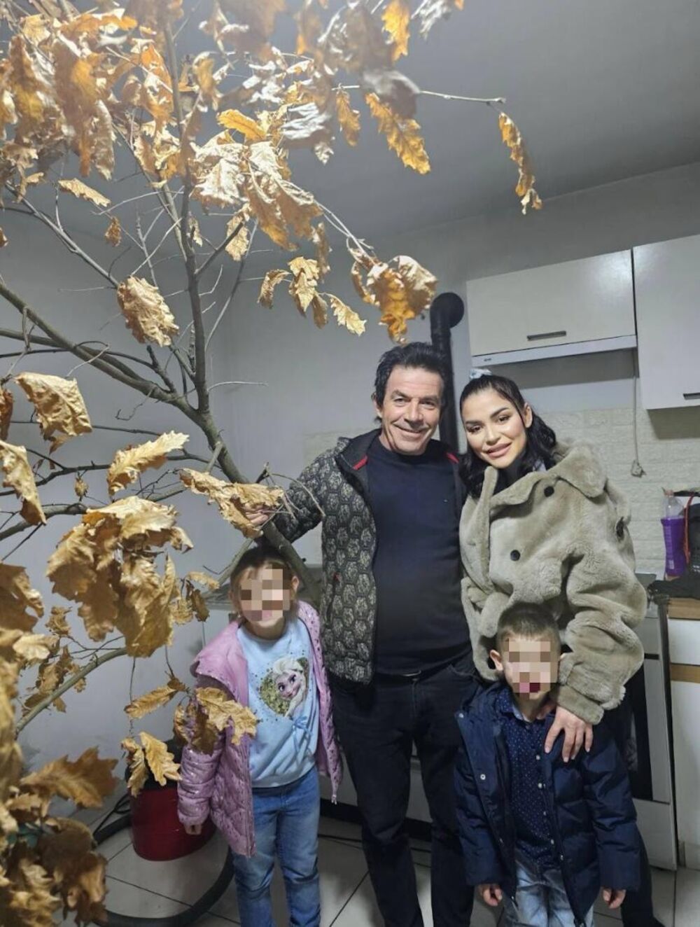 Aleksandra Mladenović sa porodicom na Božić