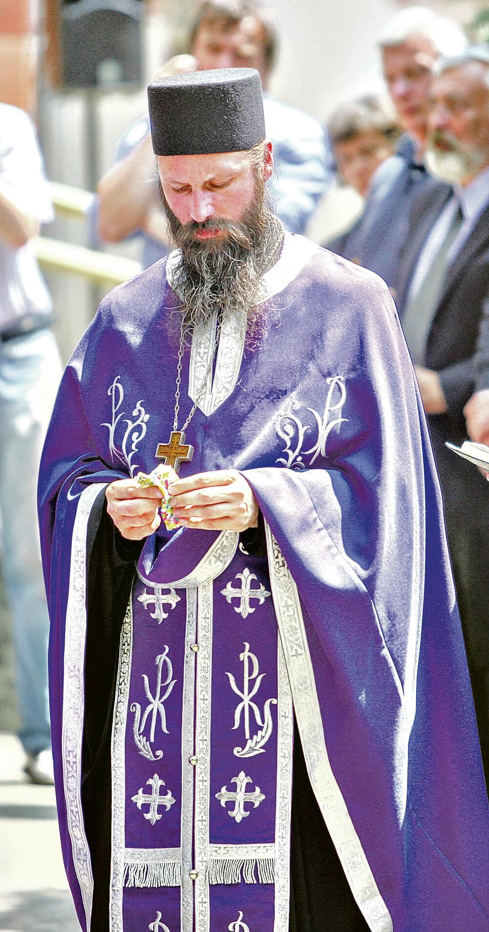 Lupulović se zamonašio 1996. godine, a 2013. postavljen je za igumana u manastiru Draganac