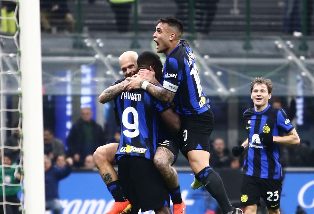 Slavlje fudbalera Intera posle vodećeg i, ispostaviće se, pobedonosnog gola protiv Juventusa na 'Đuzepe Meaci'