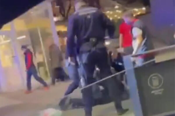 LEZI DOLE, BRE: Policija uletela na Slaviju, pa uhapsila muškraca koji je pretio lažnim pištoljem ženama i DECI