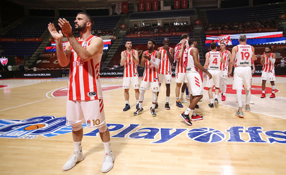 Košarkaši Crvene zvezde se pozdravljaju sa navijačima 