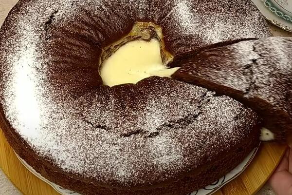 NAJLEPŠA POSLASTICA KOJA OBARA SA NOGU: Turski kolač "magma" - kremast i sočan fil se topi u ustima