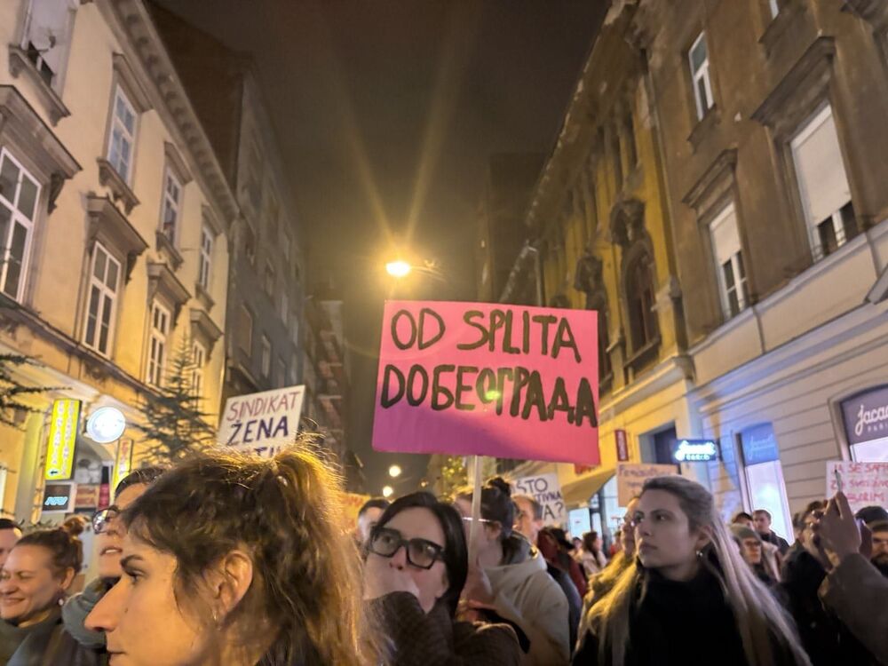 Transparent na Noćnom maršu u Zagrebu