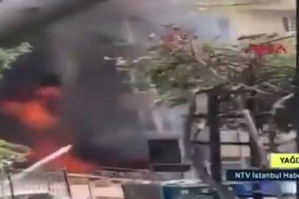 PRVI SNIMCI POŽARA U ISTANBULU! Vatra KULJA IZ ZGRADE, dim na sve strane (FOTO) (VIDEO)