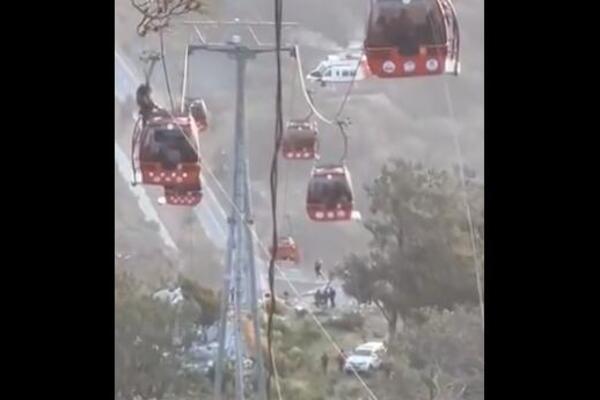 HOROR U TURSKOJ: Turisti propali kroz kabinu žičare, IMA MRTVIH (FOTO/VIDEO)