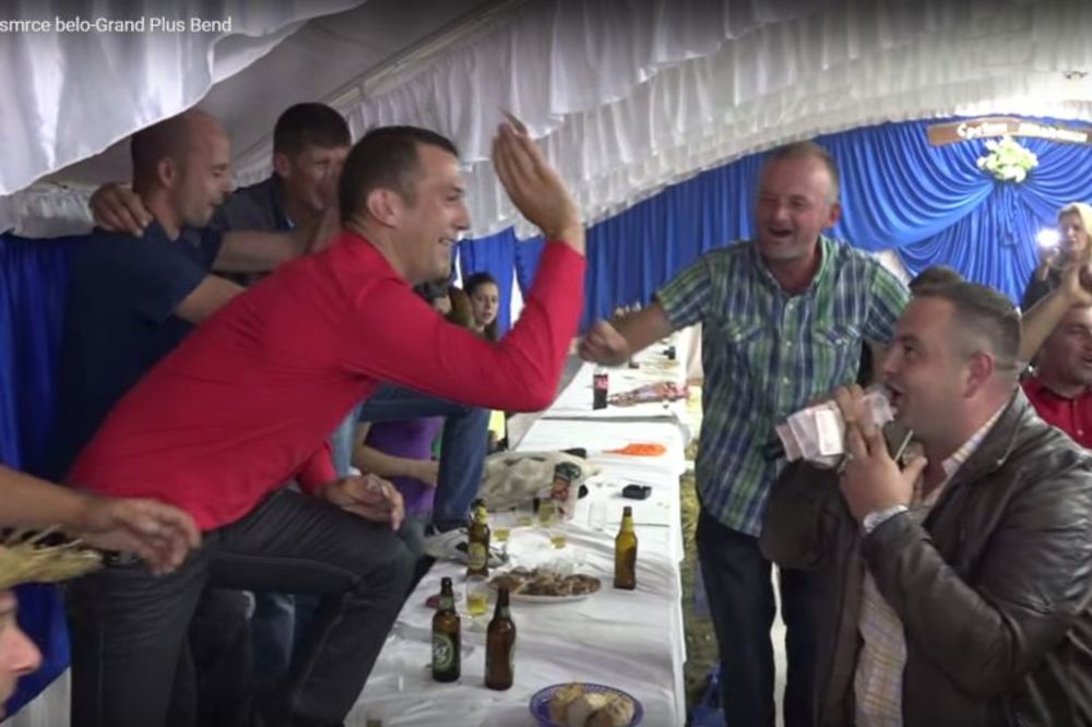 CELO SELO ŠMRČE BELO: Ludački provod na svadbi u Milanovcu! (VIDEO) (FOTO)