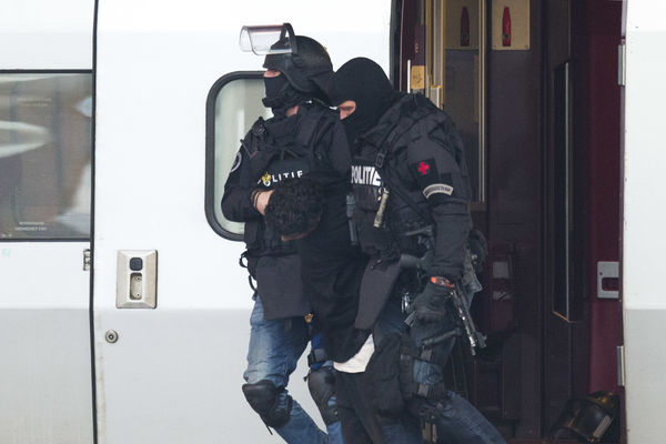 S BOMBOM U WC: Holandska policija uhapsila teroristu u VOZU (FOTO) (VIDEO)