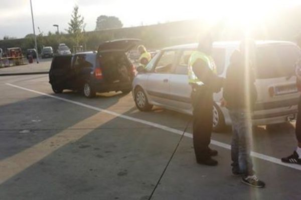 UHAPŠENI SRBI U NEMAČKOJ: U dva automobila probali da prokrijumčare 28 MIGRANATA