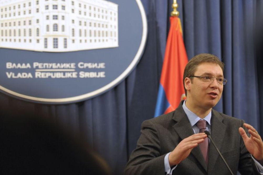 Vučić tvrdi da nije video policiju na ulicama BG, tviteraši ga zatrpali fotkama! (FOTO)