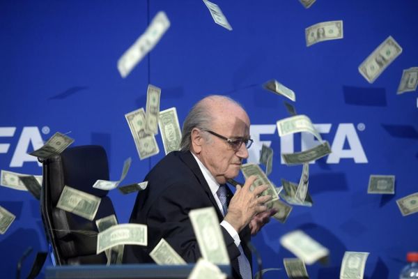 FIFA MAFIOZI: Otkud Sepu Blateru i svetskoj kući fudbala ONOLIKI novac? (FOTO)