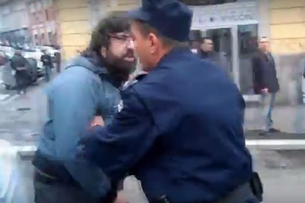 NEMOJ DA ME TERAŠ DA TE VODIM U SAMICU: Sukob na protestu Ne davimo Beograd (VIDEO)