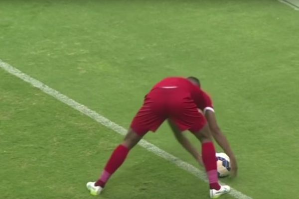 Najbizarniji penal u istoriji fudbala! Neko je ovde definitivno lud (VIDEO)