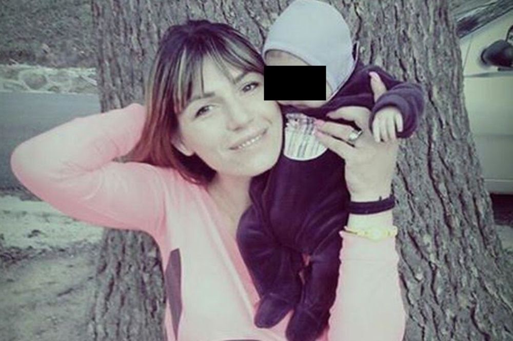 Ovo je žena koja je isekla vene i čija je beba danima bila mrtva u najlonskoj kesi! (FOTO)