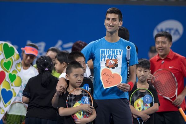 Novak, kineski mališani i teniski teren! Zabava može da počne! (FOTO) (VIDEO)