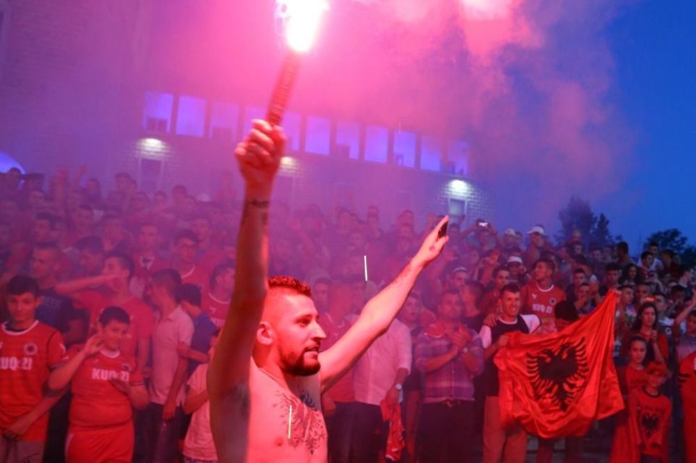 Vi ste pederi! Makedonski Albanci ogorčeni što ne mogu na utakmicu sa Srbijom! (FOTO)