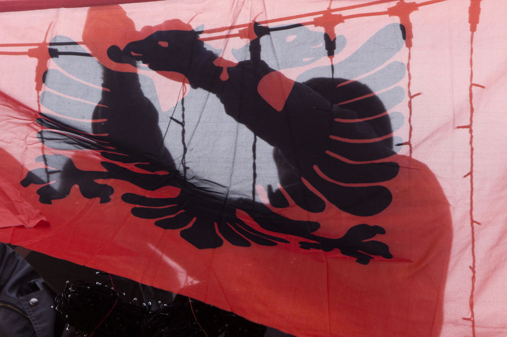 Zašto se Albanci toliko kunu u nju: U sve im dirajte, samo u zastavu ne! (FOTO)