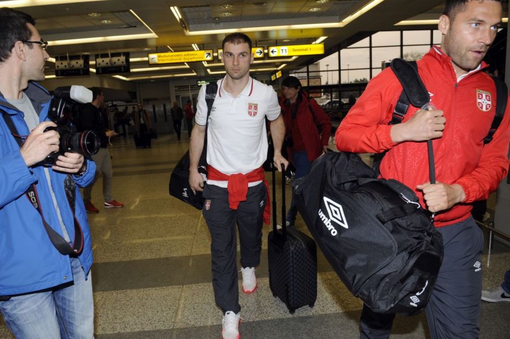 Albanci prekršili dogovor: Srpski fudbaleri neće da uđu u hotel?