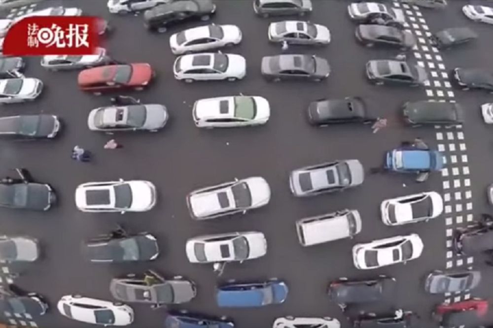 Najgori špic ikada: Zbog ove saobraćajne gužve bićete srećni što živite u Srbiji! (VIDEO)