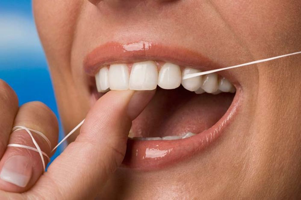 Čistite zube koncem? To vam može naneti više štete nego koristi! (FOTO)