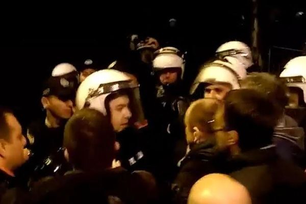 Šokantna brutalnost: Crnogorska policija mlati opoziciju u Podgorici! (UZNEMIRUJUĆI VIDEO)