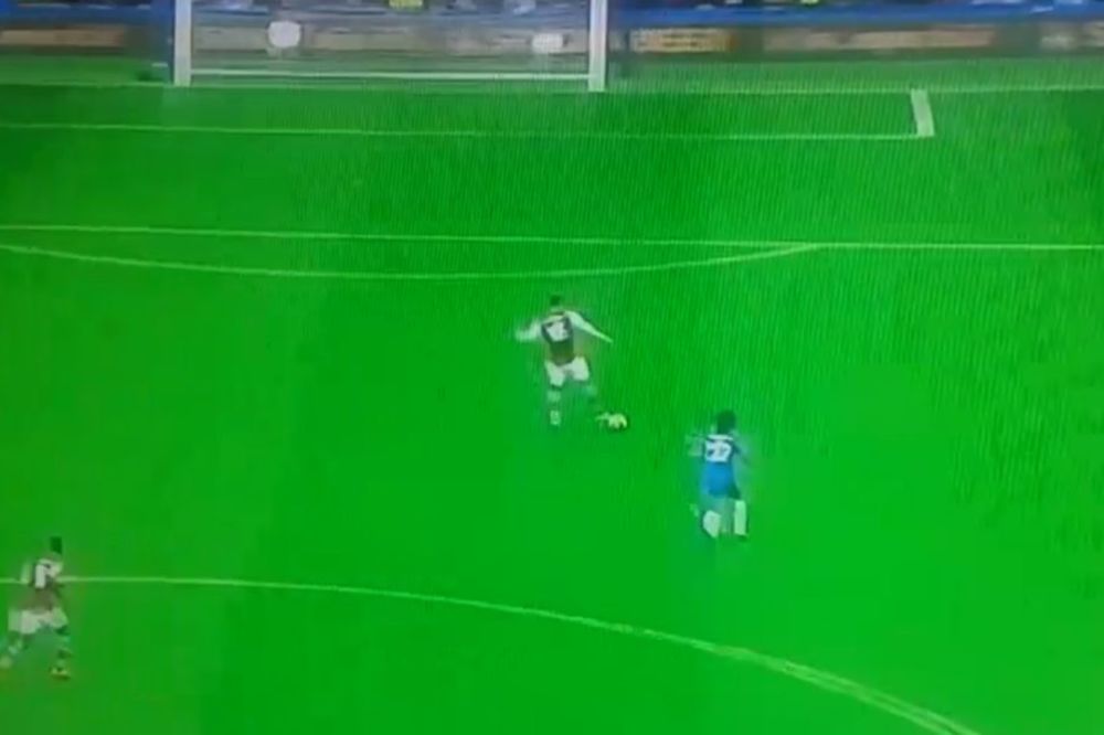 Defanzivac Aston Vile katastrofalnom greškom poklonio gol Čelsiju! (VIDEO)