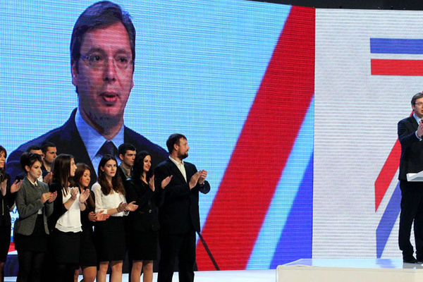 SNS proslavlja sedam godina postojanja, ovacije za Vučića i Nikolića