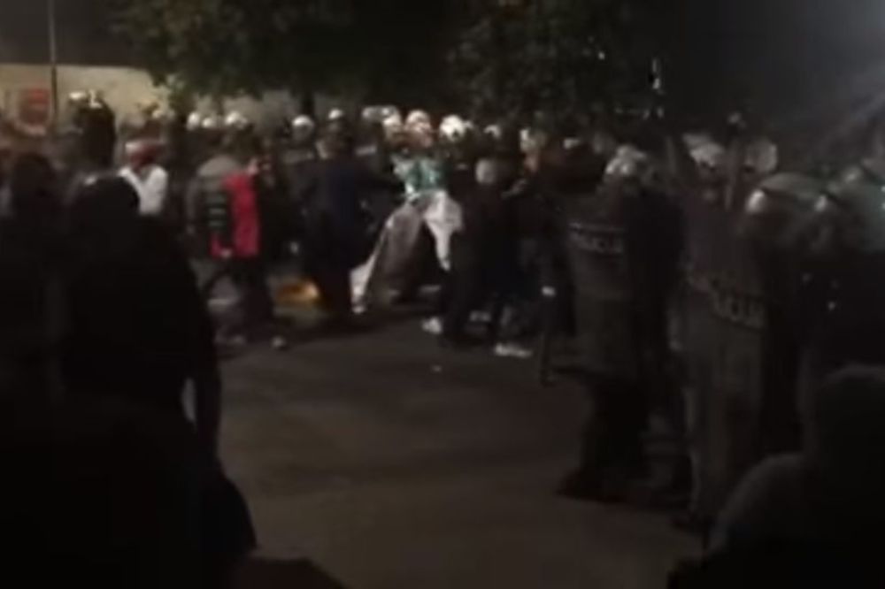 Krvav sukob u Podgorici: Policija suzavcem i šok bombama na demonstrante! (VIDEO)