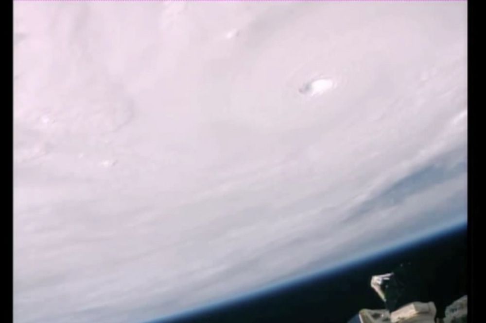 Snimak iz svemira da se naježiš: Razoran uragan stigao do obale Meksika! (VIDEO)