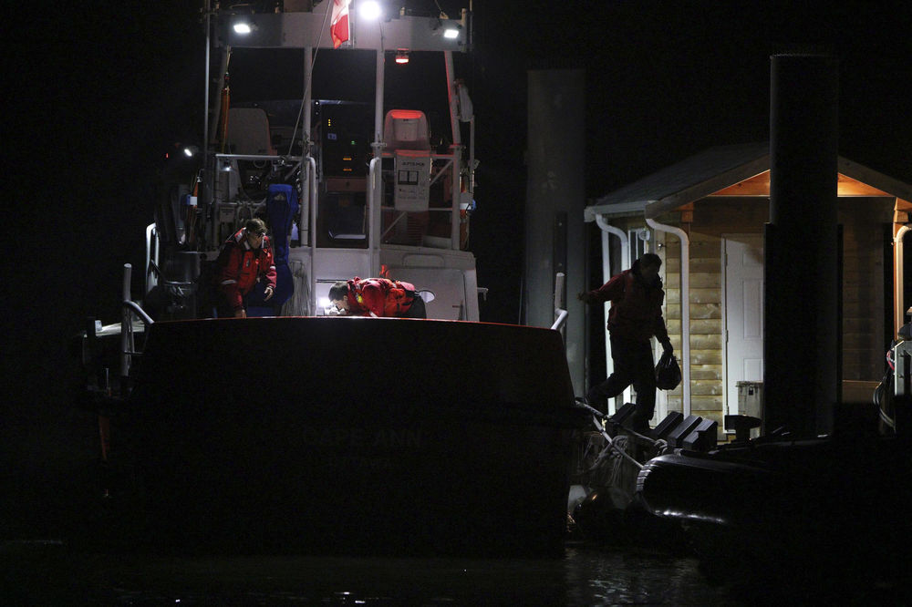 Najmanje 5 ljudi se utopilo u Pacifiku nakon što se prevrnuo brod (FOTO)