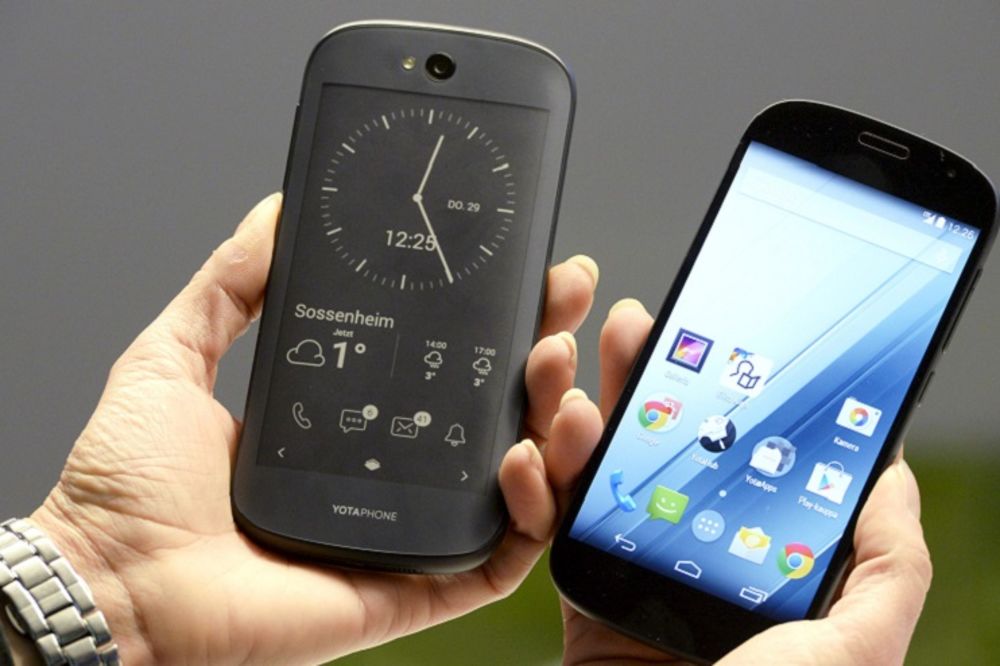 Stigao android: Medvedev poklonio Vučiću telefon! (FOTO)