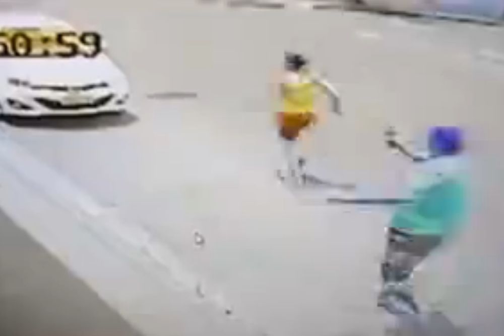 Policajac iz pakla: Sasuo šaržer u svoju ženu, pa pobegao! (UZNEMIRUJUĆI VIDEO)