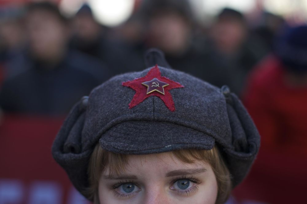 Još dve pa 100: Obeležena 98. godišnjica Oktobarske revolucije (FOTO)