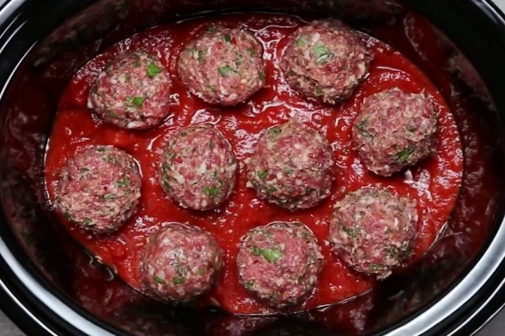 MMMMMM: Ćufte u paradajz sosu sa mocarelom! (RECEPT) (VIDEO)