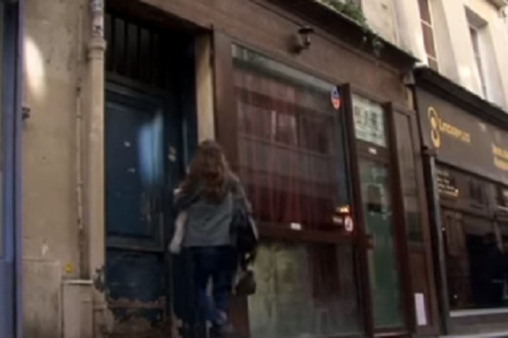 Nećete verovati šta je napravila od malog, prljavog stana od 12 kvadrata u centru Pariza! (VIDEO)