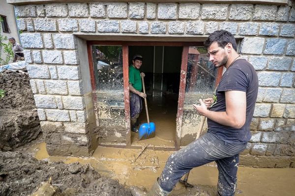 Ne daj bože da se zameriš Vučiću: Evo kako su deljene pare posle poplava u Krupnju!