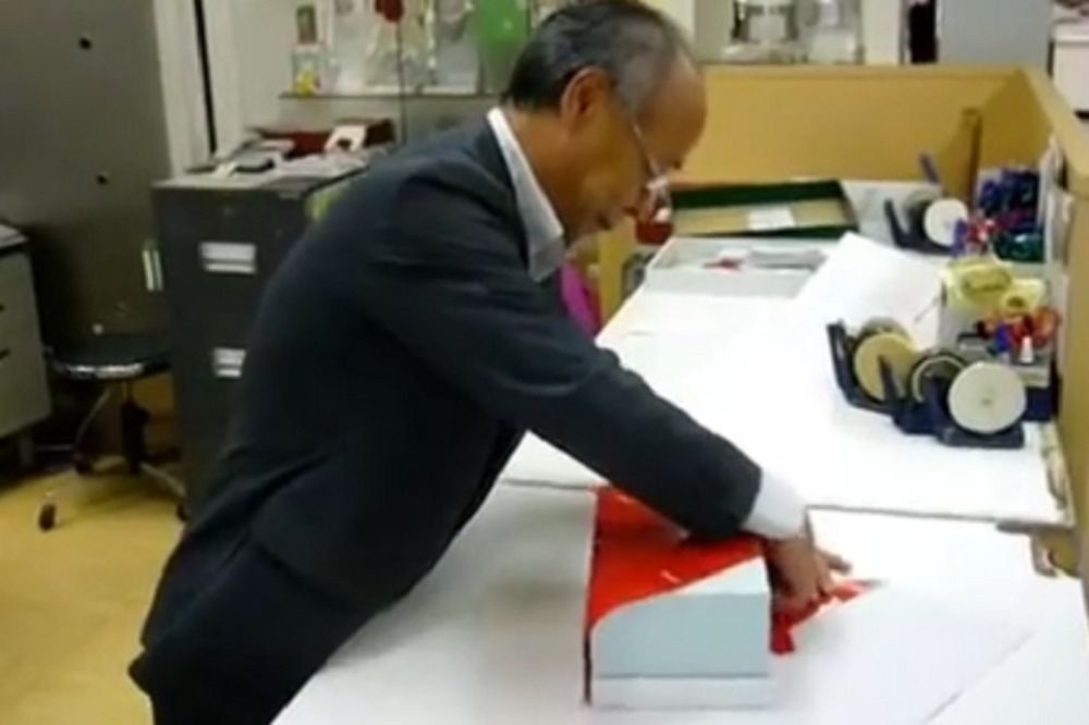 Genijalci na delu: Pogledajte kako Japanci umotavaju poklone! (VIDEO)