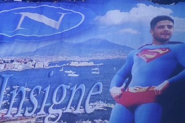 Koga navijači Napolija smatraju za svog Supermena? (FOTO)