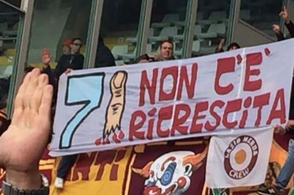 Neće ti ponovo izrasti: Sramotna poruka navijača Rome igraču Lacija! (FOTO)